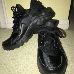 Nike Air huarache triple black
